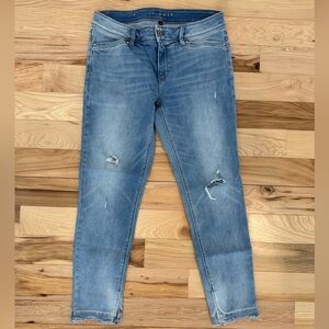 White House Black Market “The Skimmer” Distressed Ankle Jeans | Size 8